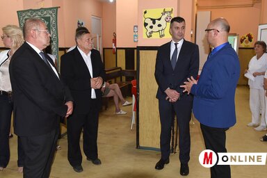 Pásztor István, Kislinder Gábor és Zoran Đorđević az intézetigazgató, Majláth Béla beszámolóját hallgatja (Ótos András felvétele)