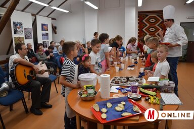 Mi fán terem a szakács? Paskó Csaba telt házas előadása gyerekeknek a topolyai könyvtárban (Kazinczy Paszterkó Diana felvétele)