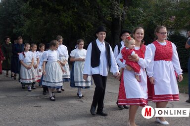 A felvonuló csoportok (Horváth Zsolt felvétele)
