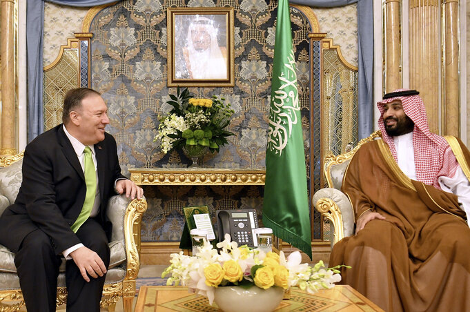 Mike Pompeo amerikai külügyminiszter és Mohamed bin Szalmán trónörökös (Fotó: Beta/AP) Mike Pompeo amerikai külügyminiszter és Mohamed bin Szalmán trónörökös (Fotó: Beta/AP)