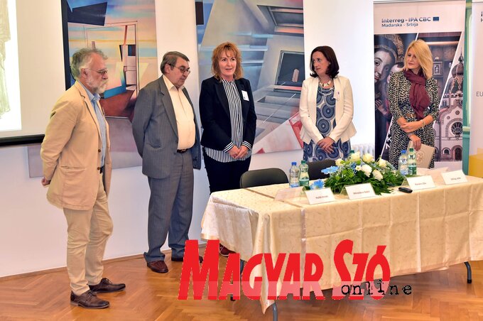 Hulló István, Kovács Zita, Silling Léda és Miroslava Babić a tanácskozás megnyitóján (Fotó: Gergely Árpád)