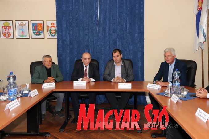 Tanácskozás a városházán (Fotó: Puskás Károly)