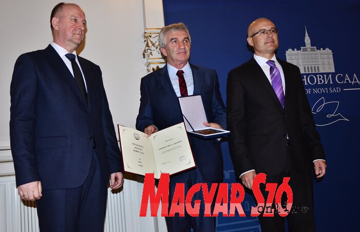 Az idén kilenc név szerepel aa Októberi Díj jelöltjeinek listáján. Tavalyelőtt a Dnevnik napilapot tüntette ki az önkormányzat (Fotó: Dávid Csilla)