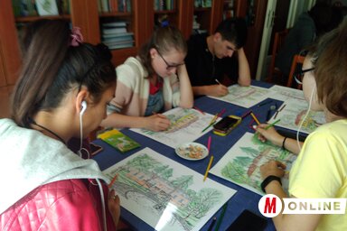 A diákok igyekeztek megálmodni a kastély és környezete harmonikus színvilágát (Mihályi Katalin felvétele)