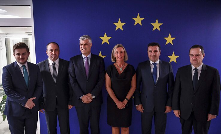 Federica Mogherini, az EU kül- és biztonságpolitikai főképviselője munkavacsorán fogadta a nyugat-balkáni államok vezetőit. Szerbiát Ivica Dačić külügyminiszter képviselte (Fotó: Beta)