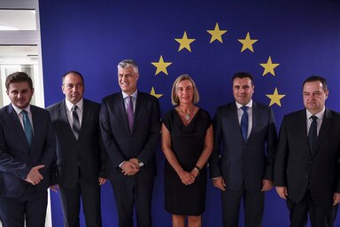 Federica Mogherini, az EU kül- és biztonságpolitikai főképviselője munkavacsorán fogadta a nyugat-balkáni államok vezetőit. Szerbiát Ivica Dačić külügyminiszter képviselte (Fotó: Beta)