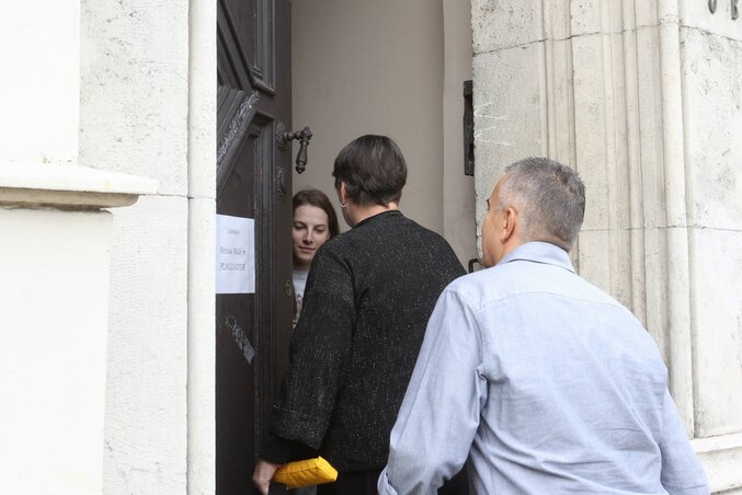 Ivanka Popović rektor érkezik a tárgyalásokra (Fotó: Beta)