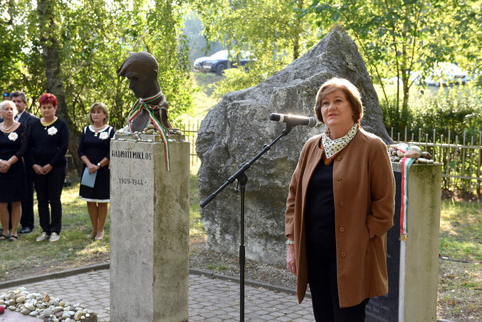 Szili Katalin, a verszarándoklat támogatója szerint a kunszentmiklósi pedagógus példát állított elénk a vállalásával