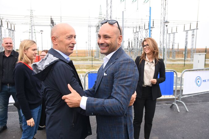Miodrag Kostić, az MK Group elnöke és Tiziano Giovannetti, az MK Fintel Wind elnöke a szélparkavatón (Fotó: Beta) Miodrag Kostić, az MK Group elnöke és Tiziano Giovannetti, az MK Fintel Wind elnöke a szélparkavatón (Fotó: Beta)