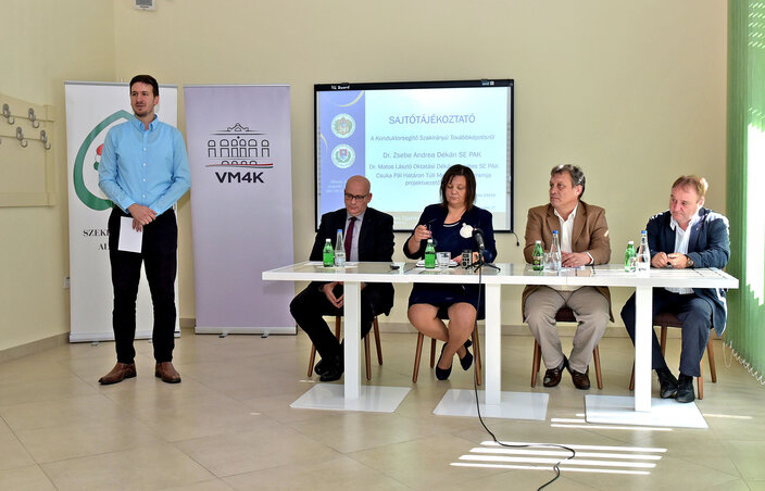 Kosányi Tamás, dr. Matos László, dr. Zsebe Andrea, Perpauer Attila és Csuka Pál Kosányi Tamás, dr. Matos László, dr. Zsebe Andrea, Perpauer Attila és Csuka Pál