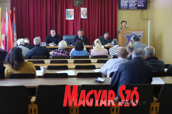 A képviselő-testület elfogadta a költségvetés csökkentését Kishegyesen (Fotó: Lakatos János) A képviselő-testület elfogadta a költségvetés csökkentését Kishegyesen (Fotó: Lakatos János)