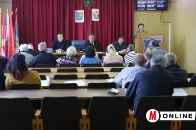 A képviselő-testület elfogadta a költségvetés csökkentését Kishegyesen (Fotó: Lakatos János)