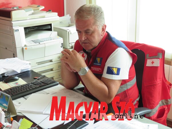 Selam Mičić, a bihaći Vöröskereszt titkára (Tóth Roland felvétele)