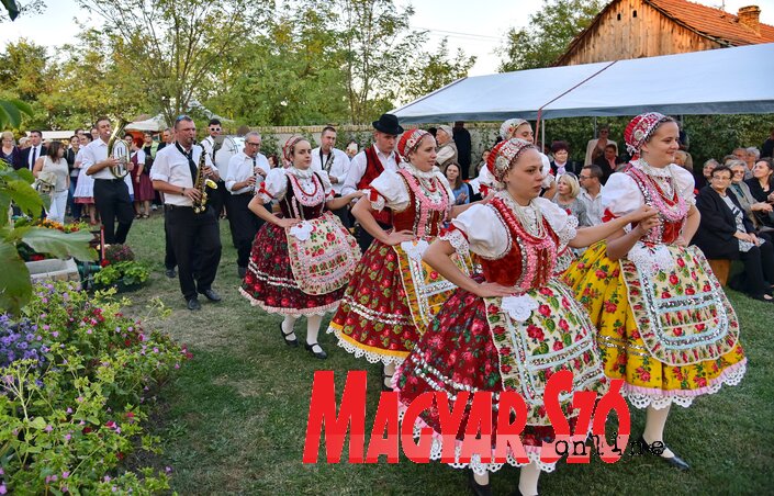 A doroszlói néptáncosokat elkísérte a fúvószenekar is (Gergely József felvétele) A doroszlói néptáncosokat elkísérte a fúvószenekar is (Gergely József felvétele)