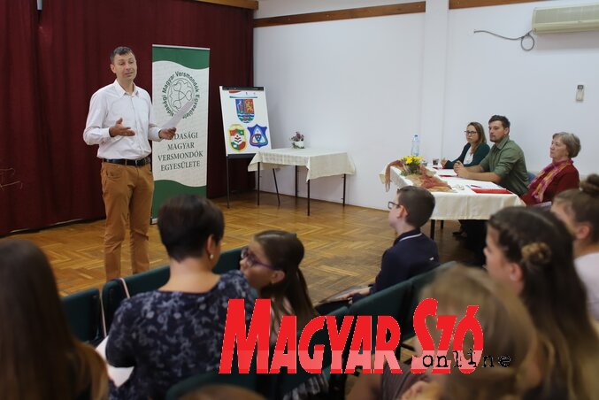 Hajvert Ákos megnyitja a versenyt (Lakatos János felvétele)