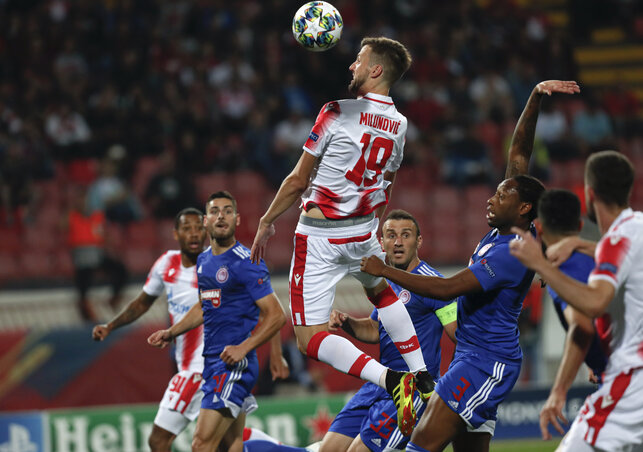 Milunović fejelt először az ellenfél kapujába (Fotó: Beta/AP)