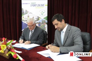 Milorad Perišić és Bilicki Zoltán a szerződés aláírásakor (Csincsik Zsolt felvétele)