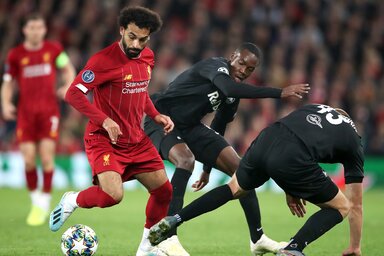Szalah eleganciájával nem tudott mit kezdeni a salzburgi védelem (Fotó: Beta/AP)