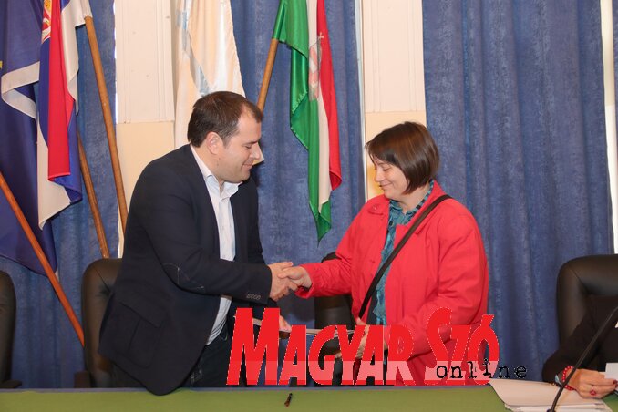 Az ünnepélyes szerződéskötésre pénteken került sor a magyarkanizsai városházán (Puskás Károly felvétele) Az ünnepélyes szerződéskötésre pénteken került sor a magyarkanizsai városházán (Puskás Károly felvétele)