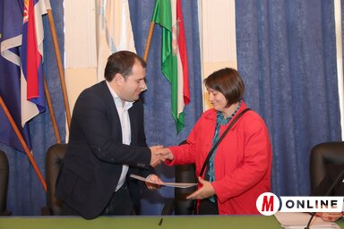 Az ünnepélyes szerződéskötésre pénteken került sor a magyarkanizsai városházán (Puskás Károly felvétele)