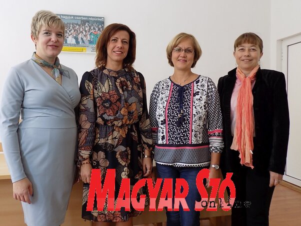 Kovács Elvira (a Női Fórum alapítója és első elnöke), Burány Hajnalka (elnök), Bajusz Szuzanna (elnökhelyettes) és Aureta Mazalica (jegyzőkönyvvezető) (Szögi Csaba felvétele)