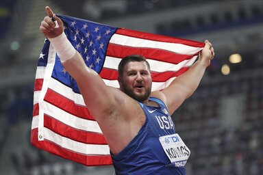 Joe Kovacs sikerének örültek az amerikaiak, és a magyarok is (Fotó: Beta/AP)