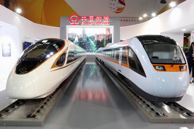 A technikai fejlesztéseket prezentáló tárlaton a látogatók a kínai fejlesztésű gyorsvonat makettjét is megtekinthették (Fotó: Beta)