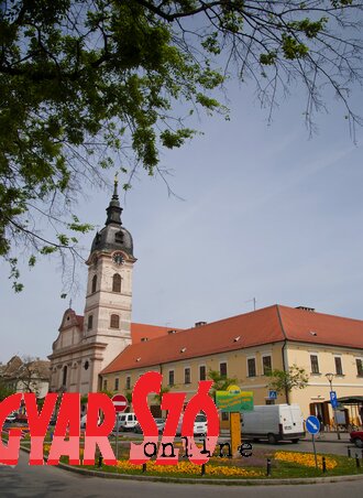 A felújításra kerülő Lázár cár tér (Fotó: Fekete J. József)