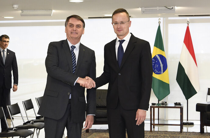 Jair Bolsonaro brazil elnök (b) és Szijjártó Péter magyar külgazdasági és külügyminiszter találkozója Brazíliavárosban (Fotó: MTI/KKM/Mitko Sztojcsev) Jair Bolsonaro brazil elnök (b) és Szijjártó Péter magyar külgazdasági és külügyminiszter találkozója Brazíliavárosban (Fotó: MTI/KKM/Mitko Sztojcsev)