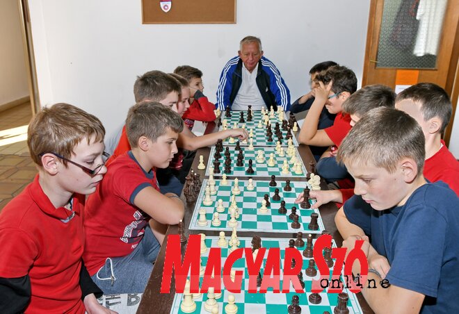 A gyermekek lelkesen próbálták ki a különféle sportágakat (Puskás Károly felvétele) A gyermekek lelkesen próbálták ki a különféle sportágakat (Puskás Károly felvétele)