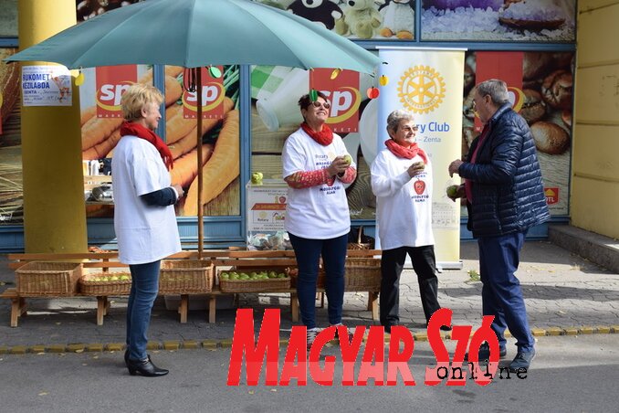 Az akció minden évben nagy népszerűségnek örvend a zentaiak körében (Máriás Endre felvétele)