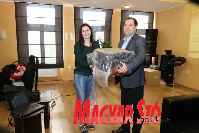 Átvehették a gyereküléseket (Puskás Károly felvétele)