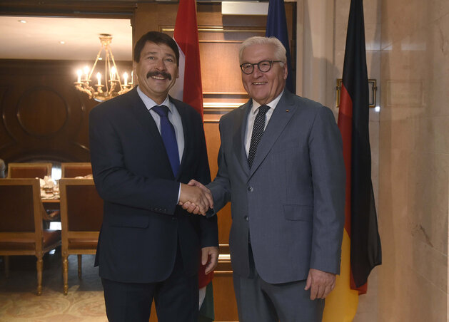 Áder János és Frank-Walter Steinmeier találkozója Athénban (Fotó: MTI/Bruzák Noémi) Áder János és Frank-Walter Steinmeier találkozója Athénban (Fotó: MTI/Bruzák Noémi)