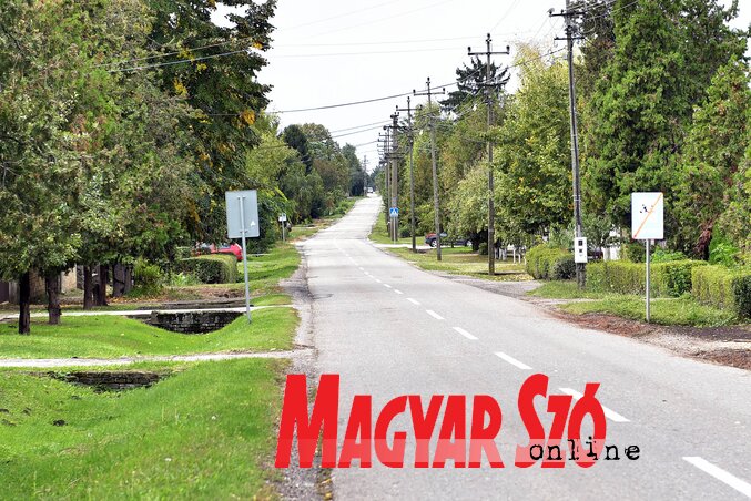 Az örökösök vagy nagyon nehezen vagy sehogyan sem tudnak túladni a megüresedett házakon (Gergely Árpád felvétele) Az örökösök vagy nagyon nehezen vagy sehogyan sem tudnak túladni a megüresedett házakon (Gergely Árpád felvétele)