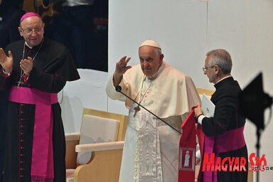 Fiatalokkal találkozott a Szentatya Budapesten
