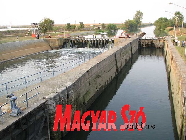 A bégafői vízlépcső(Foto Zrenjanin felvétele) A bégafői vízlépcső(Foto Zrenjanin felvétele)
