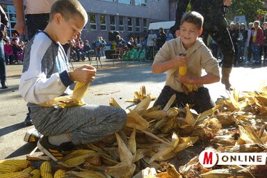 Izgalmas versenyek az iskolaudvarban (Tóth Bálint felvétele)