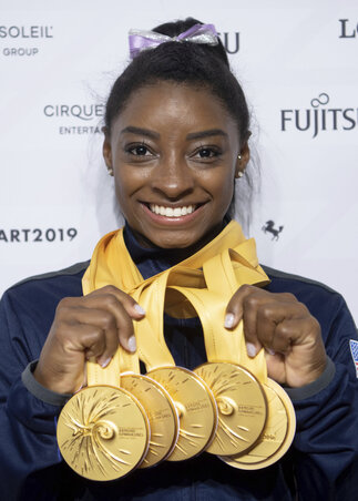 Simone Biles stuttgarti szerzeménye öt aranyérem (Fotó: Beta/AP) Simone Biles stuttgarti szerzeménye öt aranyérem (Fotó: Beta/AP)
