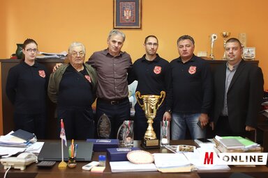 Az önkormányzat vezetői és a tűzoltó testület képviselői (Lakatos János felvétele)