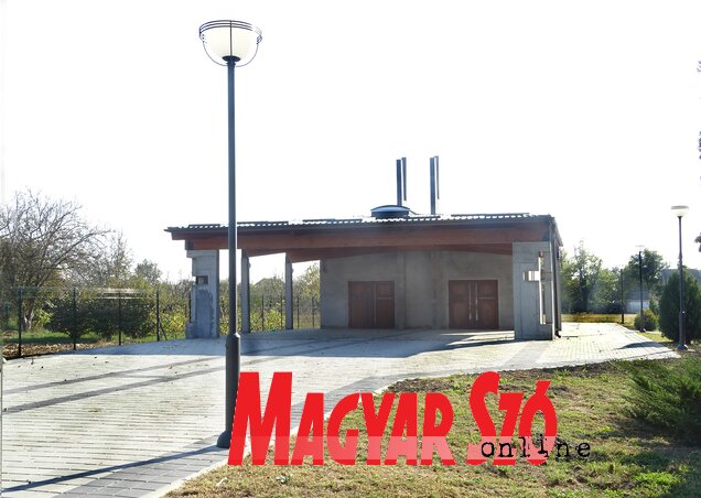 Az épülő új kápolna a Nyugati temetőben (Góbor Béla felvétele) Az épülő új kápolna a Nyugati temetőben (Góbor Béla felvétele)