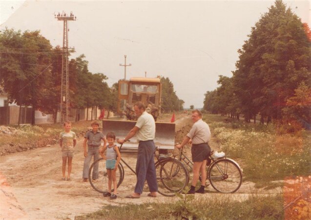 Az utcák kikövezése 1980-ban történt (D. Ferenc archívumából)