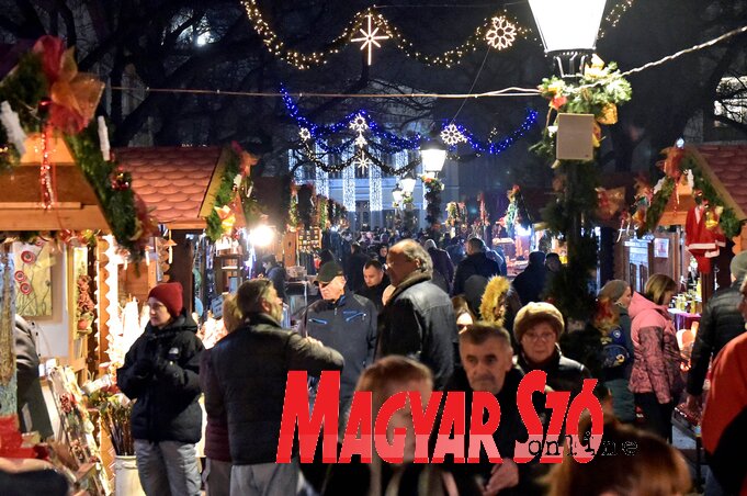 A rendezvény a téli hideg napokon ünnepi hangulatot varázsol a város utcáiba (Gergely Árpád felvétele)