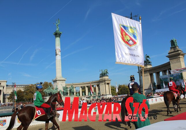 Már a középdöntőre is magabiztosan lovagolt be Nagy Arnold (Fotó: Kiss Zoltán) Már a középdöntőre is magabiztosan lovagolt be Nagy Arnold (Fotó: Kiss Zoltán)