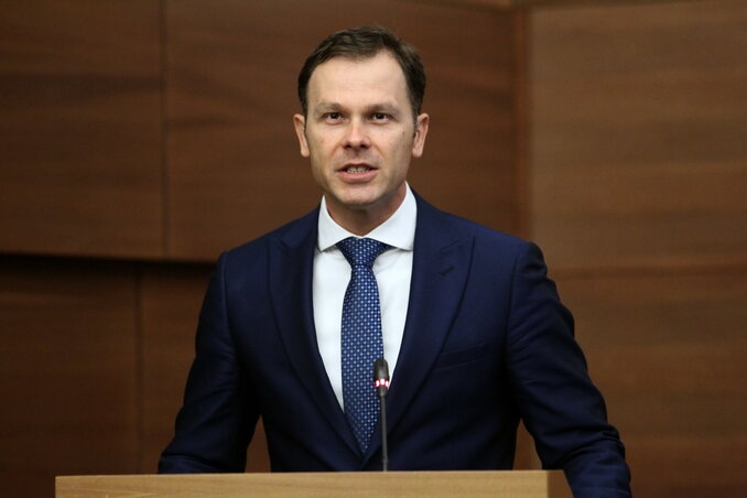 Beograd, 12.04.2019. - Medjunarodna konferencija "Agenda unapredjenja zastite konkurencije" odrzana je danas u Nlubu poslanika u Beogradu. Na fotografiji govori ministar finansija Sinisa Mali. (BETAPHOTO/MILAN OBRADOVIC/DS) Beograd, 12.04.2019. - Medjunarodna konferencija "Agenda unapredjenja zastite konkurencije" odrzana je danas u Nlubu poslanika u Beogradu. Na fotografiji govori ministar finansija Sinisa Mali. (BETAPHOTO/MILAN OBRADOVIC/DS)