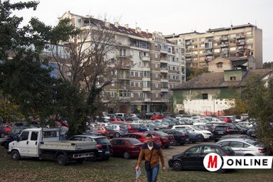 Hamarosan rendezik a Munkás utcai kavicsos parkolót (Dávid Csilla felvétele)
