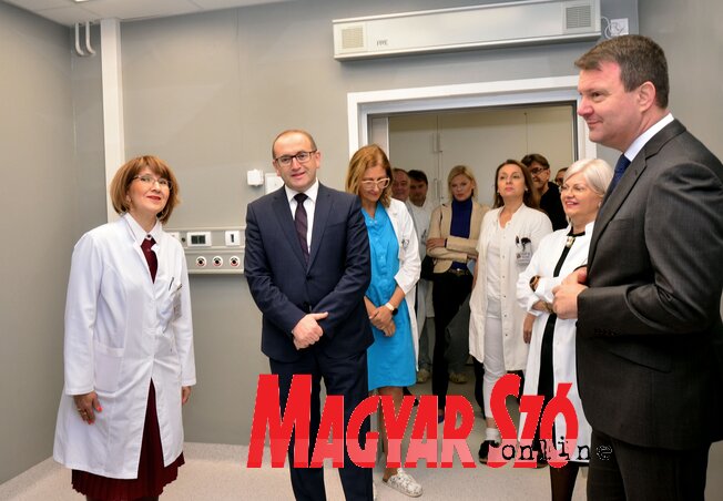 Igor Mirović és Zoran Gojković megtekintették a munkálatokat (Fotó: Dávid Csilla) Igor Mirović és Zoran Gojković megtekintették a munkálatokat (Fotó: Dávid Csilla)