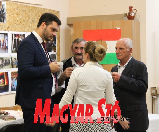 Kaszab Róbert (balról) Csepregi Pállal, Berta Gézával és Szabó Nórával beszélget (Fotó: Ozsvár Szabolcs) Kaszab Róbert (balról) Csepregi Pállal, Berta Gézával és Szabó Nórával beszélget (Fotó: Ozsvár Szabolcs)