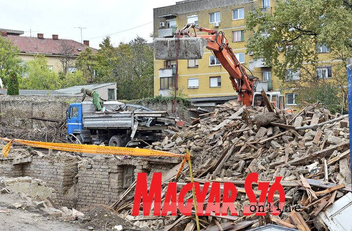 A védett épületek romjai a Radić fivérek utcában (Fotó: Gergely Árpád)