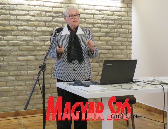 A. Sajti Enikő a magyar vagyonok kisajátításáról tartott előadást (Fotó: Patyi Szilárd) A. Sajti Enikő a magyar vagyonok kisajátításáról tartott előadást (Fotó: Patyi Szilárd)
