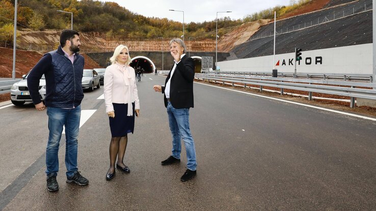Zorana Mihajlović ma, a megnyitó előtt még egy látogatást tett az autóút Niš közeli szakaszán (Fotó: Beta) Zorana Mihajlović ma, a megnyitó előtt még egy látogatást tett az autóút Niš közeli szakaszán (Fotó: Beta)